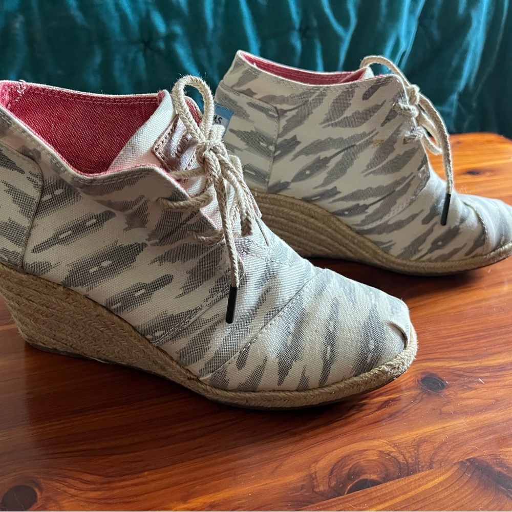 TOMS Stylish Women's Wedge Booties - Beige and Pink